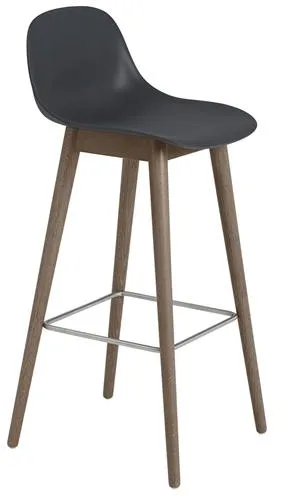 Muuto Fiber Sgabello da bar con base in legno e schienale Nero/Marrone scuro H97,5 cm